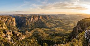 Nascente do Rio São Francisco, paredões do Cerrado e uma cachoeira de 186 metros: o parque mineiro de 197.972 hectares onde a Casca d’Anta despenca do alto da Serra da Canastra