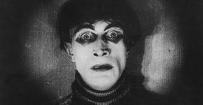 A URGENTE, E JÁ ABSURDA, NECESSIDADE DE SE REAVALIAR “O GABINETE DO DR. CALIGARI”