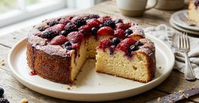 A sobremesa proteica do dia: torta de ricota, limão e frutas vermelhas, sem farinha e super cremosa
