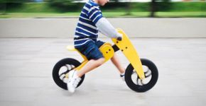 Bicicleta sem pedal estimula o equilíbrio nas crianças