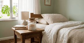 Por que é recomendado deixar um pote de sal grosso ao lado da cama, segundo o Feng Shui