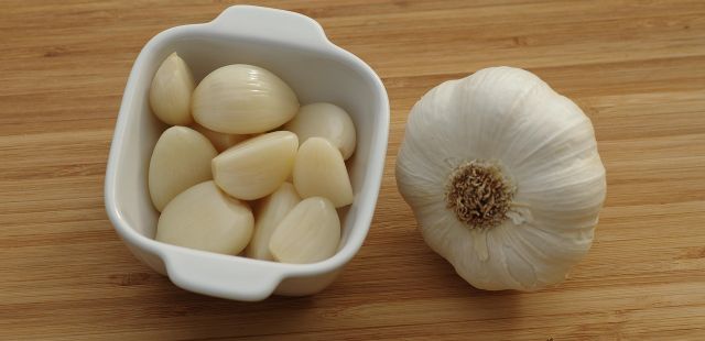 Patê de alho: prepare para um encontro com os amigos