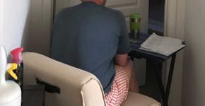 Foto de marido cuidando da mulher com câncer emociona internautas