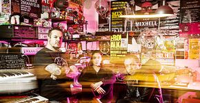 Apresentação da dupla de DJS Mixhell, Laima Leyton e Iggor Cavalera e Live Painting, com João Paulo Nove