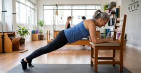 Os instrutores de Pilates concordam: “A partir dos 60 anos, o melhor exercício para fortalecer o core, incluindo as costas e o abdômen, é a prancha.