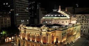 Feira gastronômica desembarca em frente ao Theatro Municipal