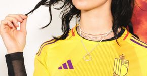Por que a seleção masculina da Bélgica entrou em campo a camisa da equipe feminina?