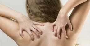 Três dicas para evitar espinhas nas costas