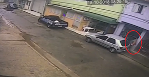 Padrasto mata enteado em casa no ABC e vídeo mostra ele fugindo