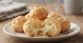O macete do pão de queijo de 3 ingredientes que fica pronto num piscar de olhos