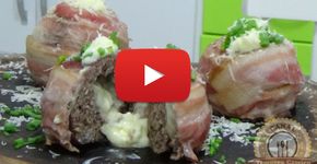 Irresistível: cebola recheada com carne moída e enrolada no bacon