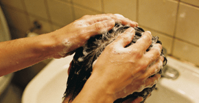 Adicione duas gotas ao seu xampu e você irá parar de se preocupar com a queda de cabelo