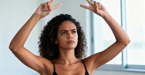 5 passos de power posing para controlar ansiedade rápido