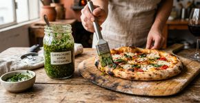 Como fazer chimichurri para pizza: a receita com um toque de mestre da pizzaria do bairro