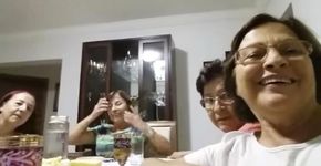 Este grupo de senhoras tentando tirar um ‘selfie’ é o melhor vídeo dos últimos tempos