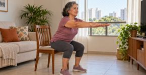 Várias treinadoras concordam: “Se você quer tonificar e ganhar massa muscular aos 60 anos sem pegar pesos, precisa fazer exercícios como agachamentos e aumentar o movimento diário.”