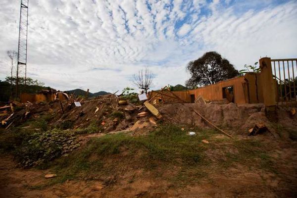 Terreno em que estava localizada a casa da moradora de Paracatu