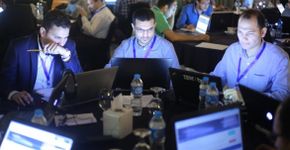 Empresa contrata programadores com salário de R$ 321 mil ao ano