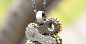 Paixão em duas rodas: marca cria bijuterias com peças usadas de bicicleta