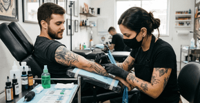 O lado oculto das tatuagens: o que acontece no corpo quando a tinta entra em contato com a pele