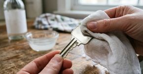 Por que recomendam colocar vinagre branco nas chaves de casa?