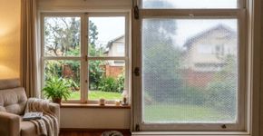 Colocar plástico bolha nas janelas da casa: por que é recomendado e quando deve ser feito