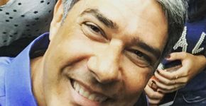 William Bonner posa com as filhas e fãs apontam semelhanças