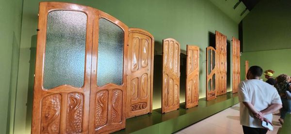 Móveis desenhados por Gaudí