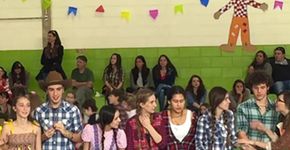 Alunos incluem casais LGBTs em festa junina da escola