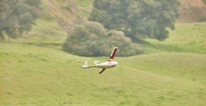 Drone entrega sangue, vacina e remédios a clínicas na África