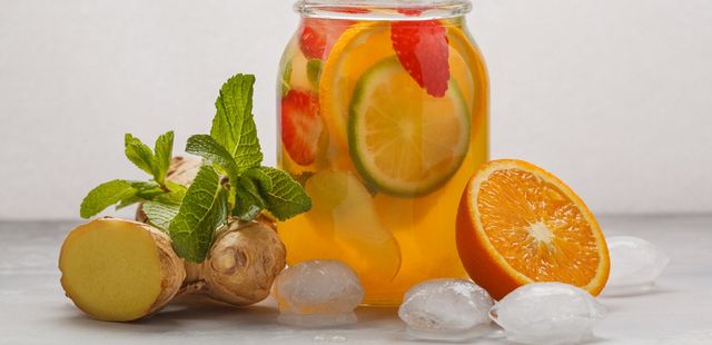 Faça uma deliciosa caipirinha de tangerina com gengibre