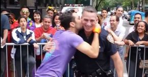 Policial é filmado dançando durante Parada Gay de Nova York