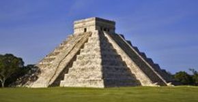 Fenômeno natural projeta serpente em pirâmide maia no México