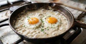 Ao fritar ovos, coloque ‘isso’ no lugar do óleo de cozinha e transforme uma receita simples em um prato digno de hotel dentro de casa