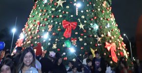 Paço Encantado termina neste domingo com coral, despedida do Papai Noel e tributo ao Queen