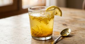 A bebida de limão com gengibre, cúrcuma e chia que blogueira indiana passou a tomar no lugar do café para começar o dia com mais leveza na digestão