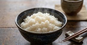Os japoneses têm um segredo para deixar o arroz mais macio: um ingrediente do mar entra na panela antes do cozimento