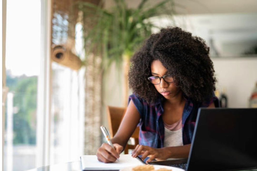 Inglês, espanhol, francês, alemão, sueco e português para estrangeiros são as opções de cursos disponíveis gratuitamente