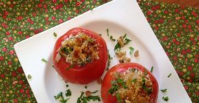 Prato rápido: tomate recheado com ricota