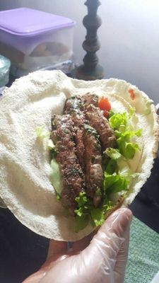 No trailer Banarabi Culinária Árabe, de Basma, sabor oriental com um quê brasileiro