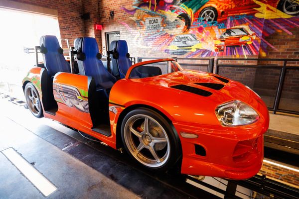 Os carros da nova montanha-russa de Velozes e Furiosos