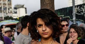 Alunos de fotografia fazem experimento na manifestação do #EleNão