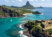 Featured side: O arquipélago mais famoso do Brasil encanta com 21 ilhas e nasceu como prisão no século XVIII