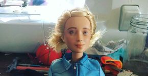 Artista australiana cria ‘barbies’ grávidas e que até amamentam