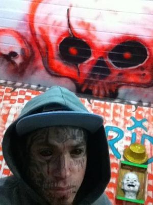 As tatuagens nos olhos podem trazer uma série de riscos (Reprodução)