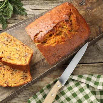 Featured mobile: Esse bolo de cenoura proteico é uma opção prática e saborosa para o lanche da tarde e fica pronto em poucos minutos