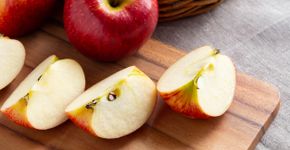 Celulite: 6 alimentos que combatem os indesejáveis “furinhos”