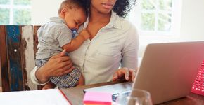 Coletivo feminista oferece aula gratuita de redação para mães