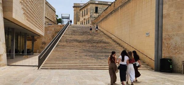 A cidade abriga uma impressionante concentração de mais de 300 monumentos históricos
