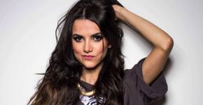 Cantora Manu Gavassi reclama de Photoshop em foto sua publicada em revista